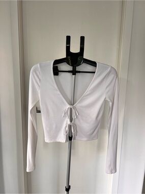 Wilfred White Tie-Front Long Sleeve Crop Top